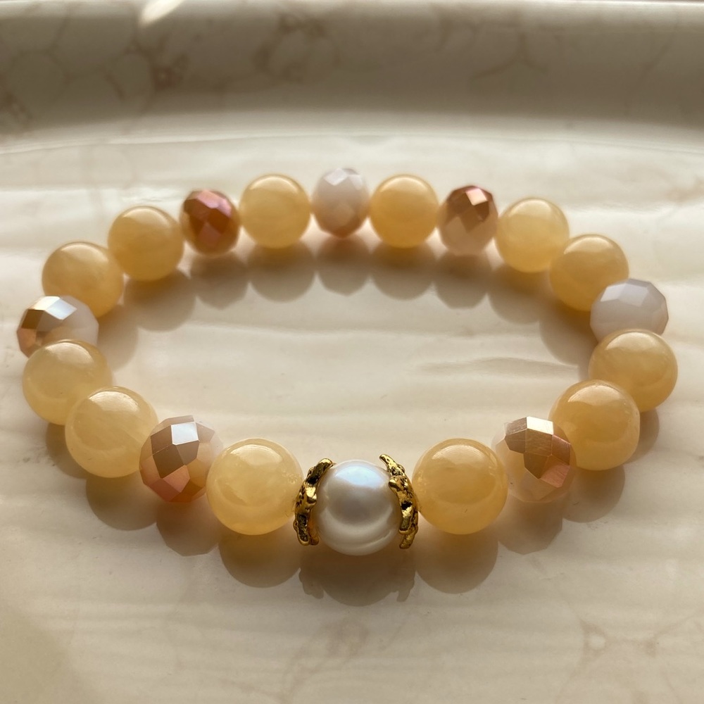 Honey Jade Stretch Bracelet with Cultured Pearl & Faceted Crystals.